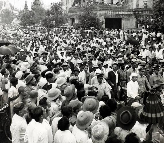 U Aung San leading a demonstration in 1947