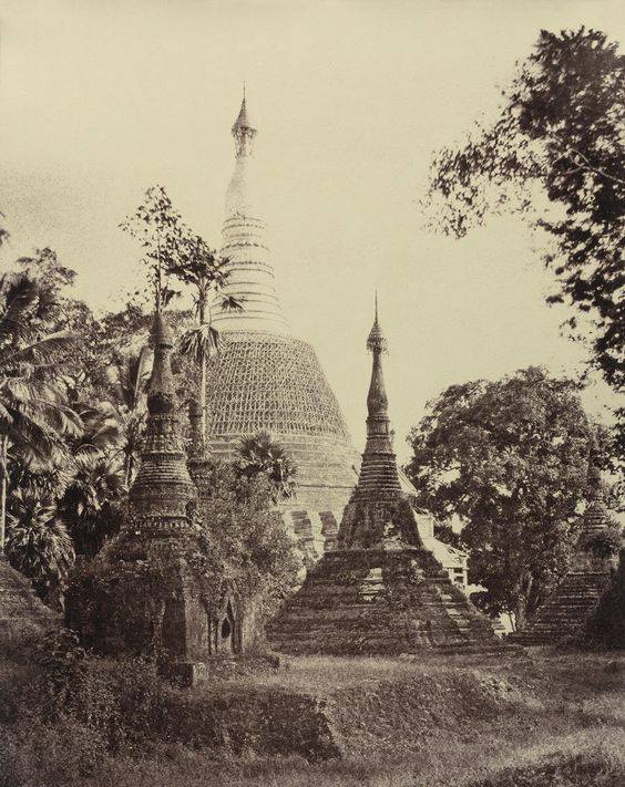 First close-up photo of Shwedagon Pagoda