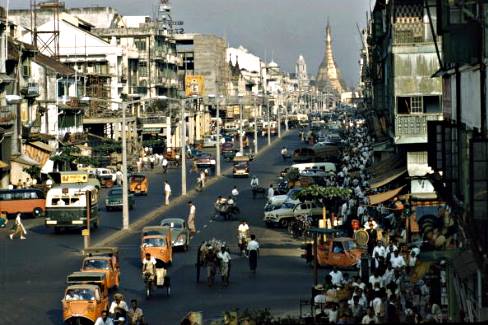 ၁၉၆၂ ခုနှစ် မတ်လ ၁ ရက်နေ့ စစ်တပ်အာဏာမသိမ်းခင်နေ့က ဒလဟိုဇီလမ်း ပုံရိပ်