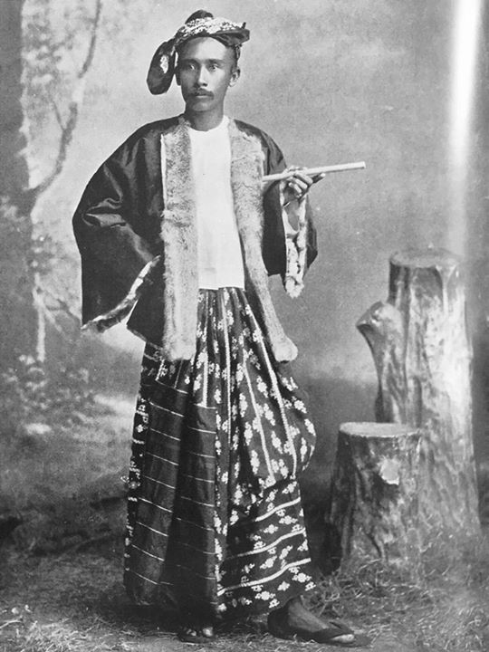 The origin of today’s Myanmar men’s outfit