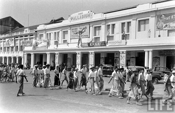 The Palladium and the Globe theatres along Sule Pagoda Road, 1947