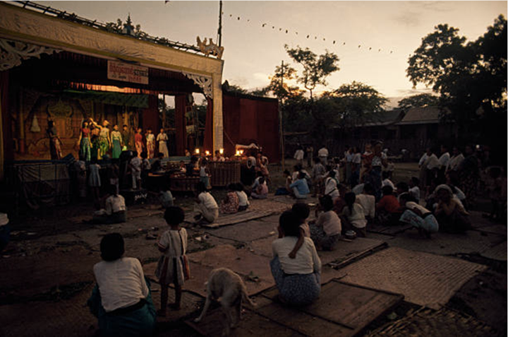 ၁၉၇၀ ပြည့်နှစ်က မိုးလင်းပေါက် ပွဲကြည့်ကြပုံ