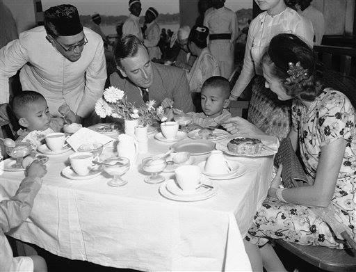 Lord Mountbatten and the Children of General Aung San