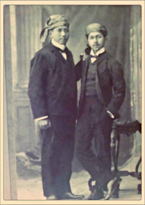 မြင်ကွန်းမင်းသား၏ သားတော်များကို ပါရီမြို့တွင် ၁၈၉၀ ပြည့်နှစ် ဝန်းကျင်က တွေ့ရစဉ်။ နယ်နှင်ဒဏ်ခံနေရသည့်ကာလ ၁၉၁၀ ပြည့်နှစ်များအတွင်း ဆိုင်ဂုံမြို့၌ ယင်းတို့နှစ်ဦးစလုံး ကွယ်လွန်အနိစ္စရောက်သည်။